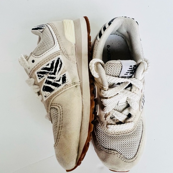 New Balance Girl's Kids 574 V1 70s Racing Lace-up Sneaker - Picture 3 of 8